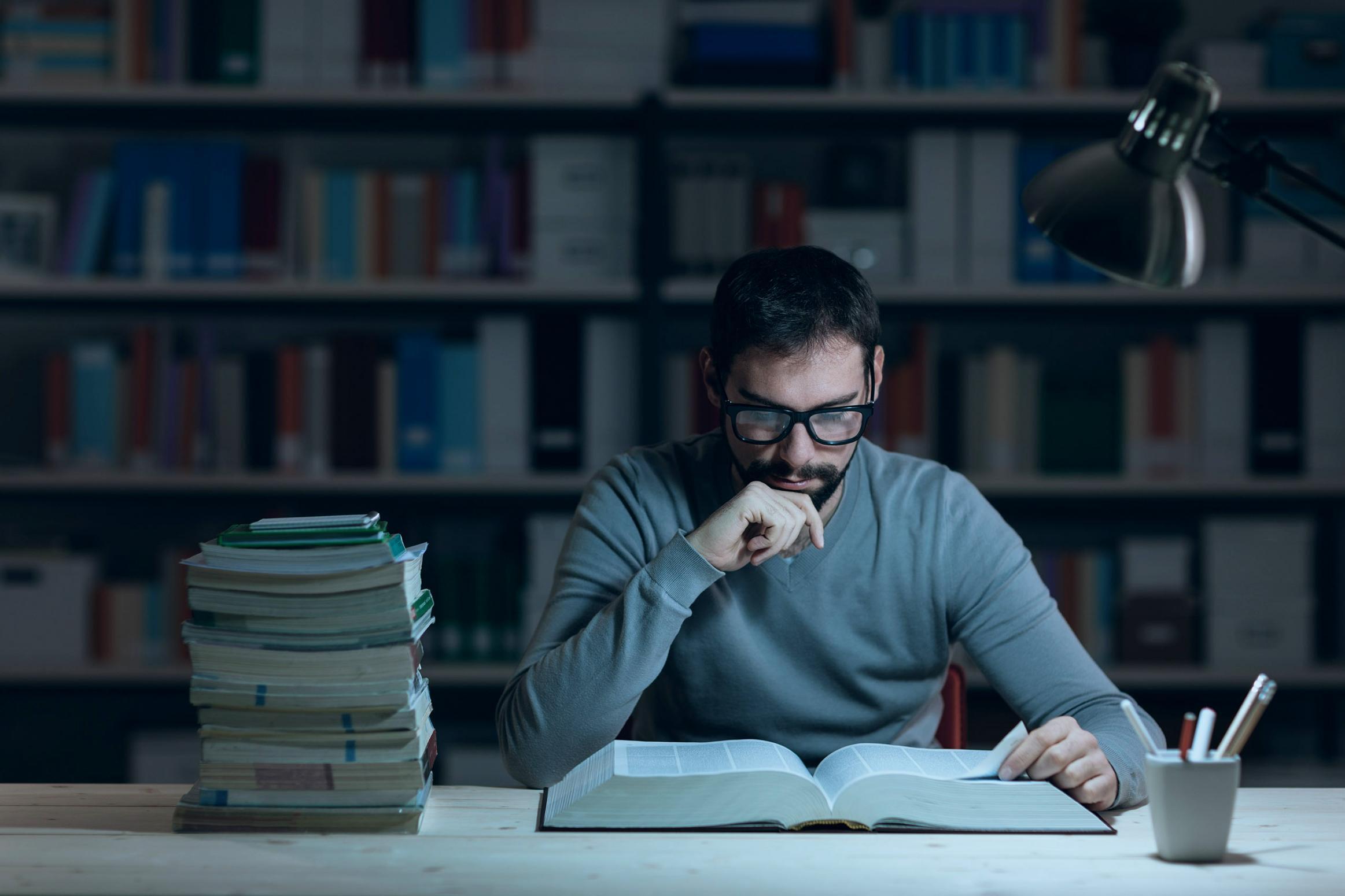 Dashboard modern de gestionare financiară cu categorii clare de cheltuieli